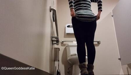 Lucky for you getting to spy on QueenGoddessKatie toilet time