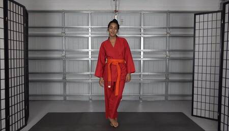 CLAIRE'S STRONG KARATE HANDS (4K)