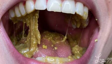 Chewing macaroons full HD mp4