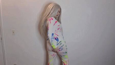 M - Blonde Farting in Joggers