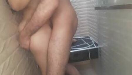 MyBabySitters - Une jeune babysitter baise le père مغربية تتحوا مع إماراتي في أوتيل بأكادير