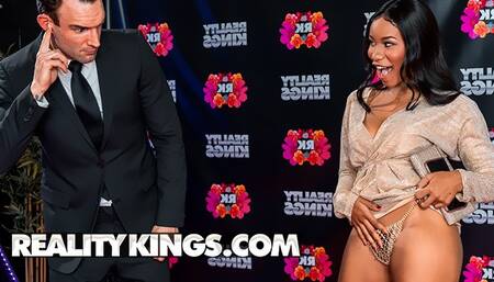 Reality Kings - Ebony Influencer Jenna Foxx Show off Big Tits