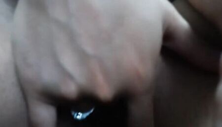 Chick drills her puss with dildo in this close-up video