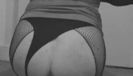 Hot thot rides dildo