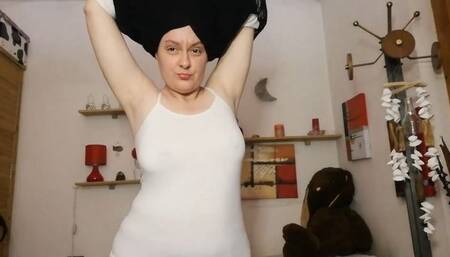 Italian milf and natural sweaty armpits avi