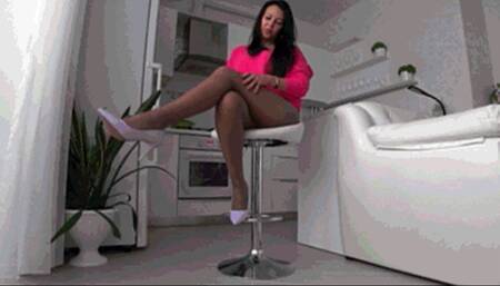 Double leg crossing in gray tights and lilac shoes b