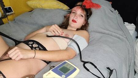 Flapper Girl Gets Off Medfet Style!