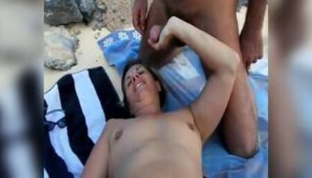 Lisa - Troisieme amant sur la plage (cuckold)