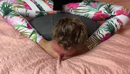 Foot Smother in Flowery Leggings (Mobile Version)