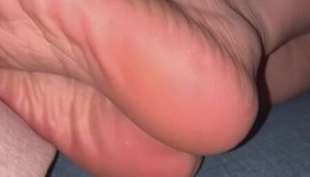 Mia giantess BBW plays with her tiny on her tummy, tits and pussy when she wakes up