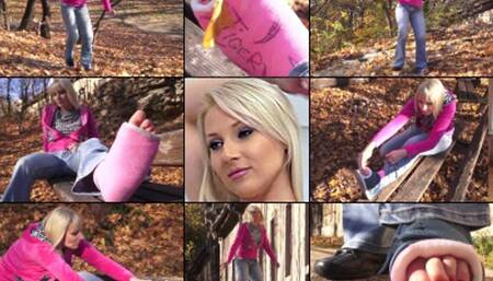 Viktoria Term LLC a Gimp in the Park (in HD 1920X1080)