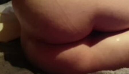 ⭐ Hot! Girlfriend Peeing Through Her Fingers!