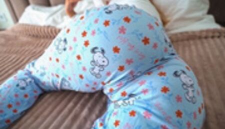 Stepdaughter seduces stepdad by watching porn with door open - step daughter begs for creampie