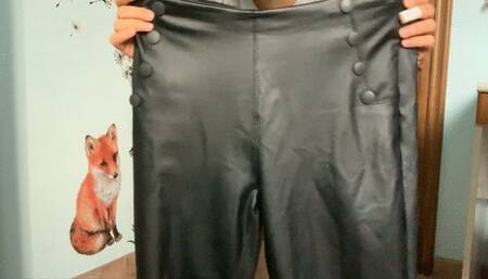 I try this pair of very used old leather pants