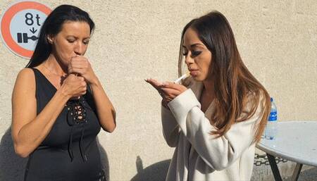 Smoking showgirl 22 Berlin