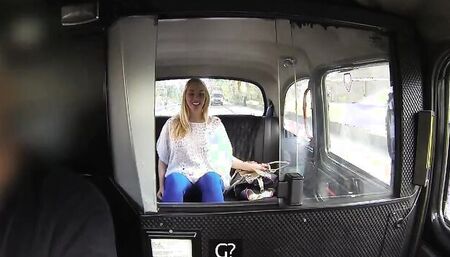 Victoria Summers is playing with stranger's dong inside the cab