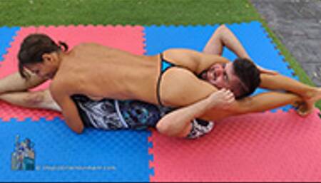 Kiniku vs Zac - Topless and Competitive!