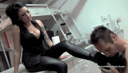 SLAPPILY MARRIED, EXTENDED CUT   Starring Goddess Amber Li  (Dial Up Version)