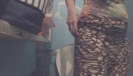 Too much apples, noisy ass, pee, moving camera