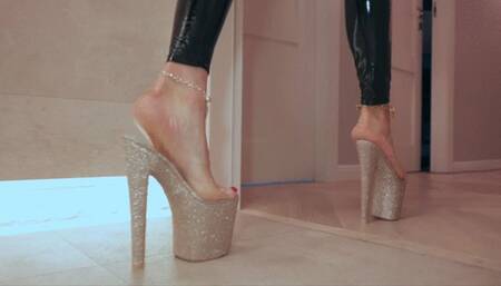 Catwoman Amber Is Walking In High Heels - HD 1920x1080