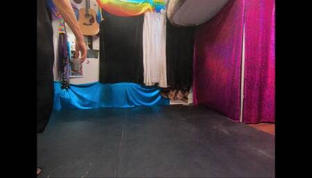 Liz surprises her unsuspecting date with her devastating scissorholds in her sexy gold bikini and bodystockings!