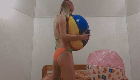 Alla blows up two rare beach balls with her mouth and fucks them hotly and gets an orgasm!!!
