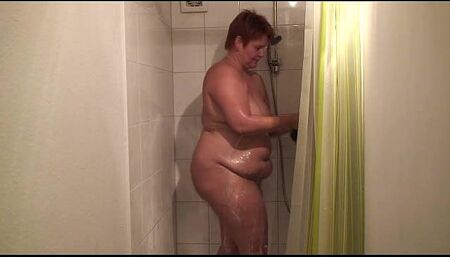 Annadevot - Pee girl