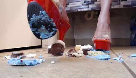 Compressing mini cupcakes stilettos