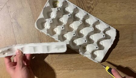 ASMR cutting egg box