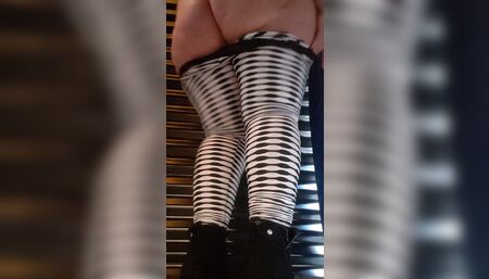 Latina en probador de ropa