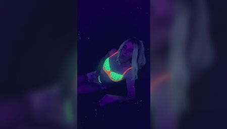 Sexy party slut wants your cock