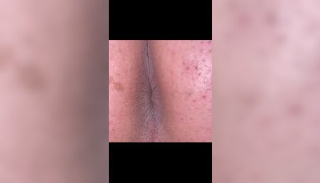 A man exposes his asshole Take a picture so that wrinkles can be clearly seen