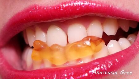 Sharp teeth extremal close up 2