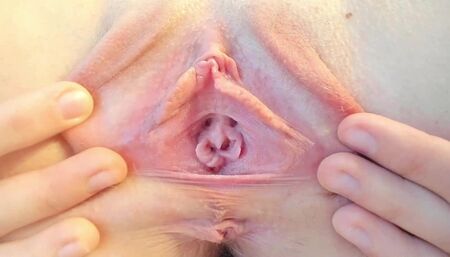 Gaping show close up